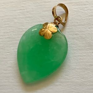 Vintage 18k yellow gold Jade Heart Pendant